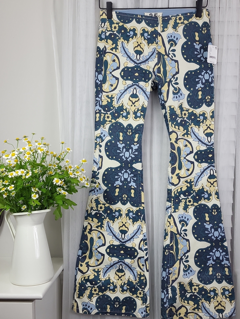 We The Free Jeans Multicolor Paisley Floral Mid Rise Flare Stretch. Size 25 - Picture 2 of 14